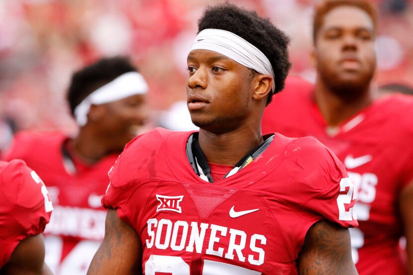 FILE - In this Sept. 19, 2015, file photo, Oklahoma running back Joe Mixon (25) before the...