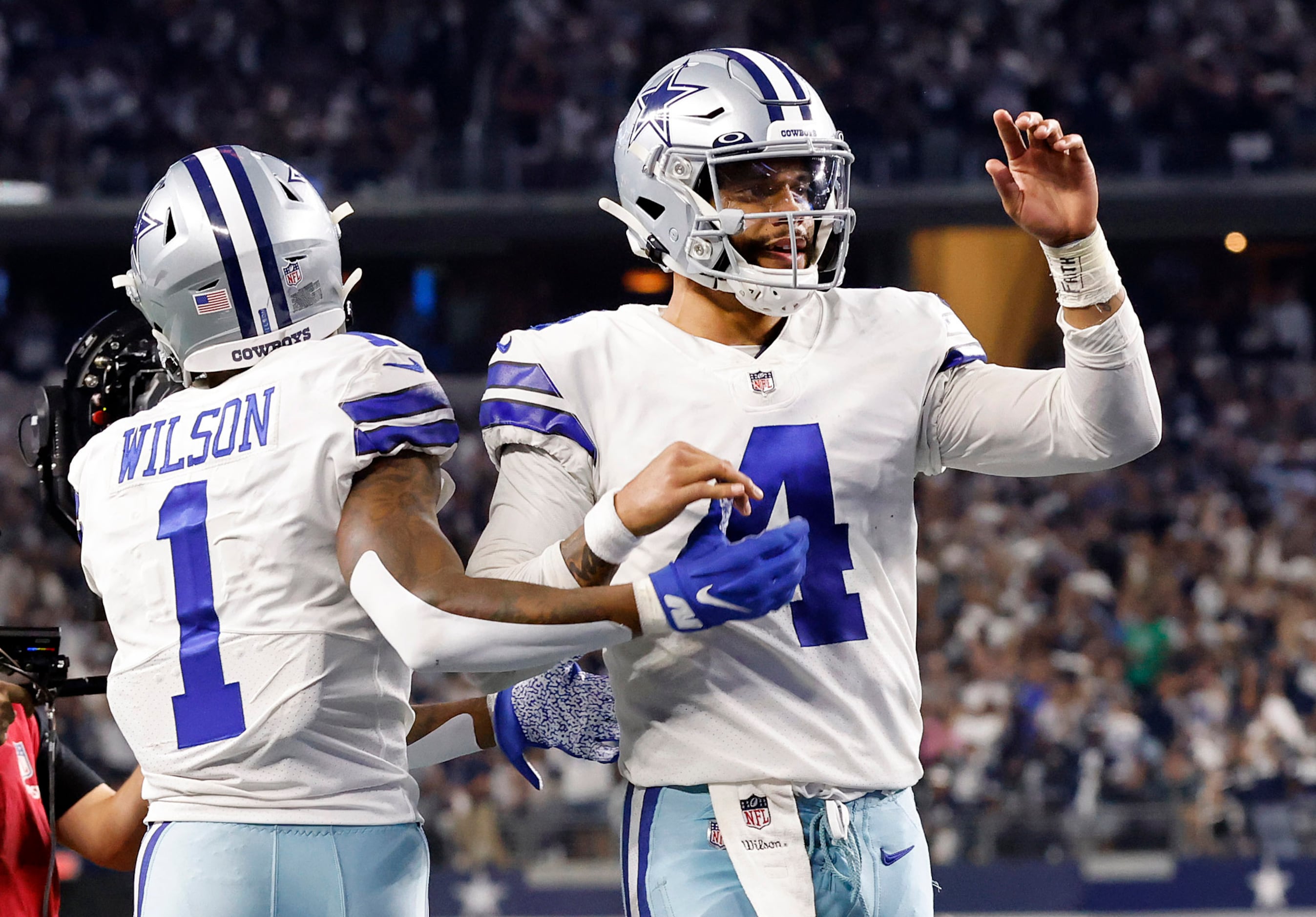 Dak Prescott has career day as Cowboys stomp Eagles in regular