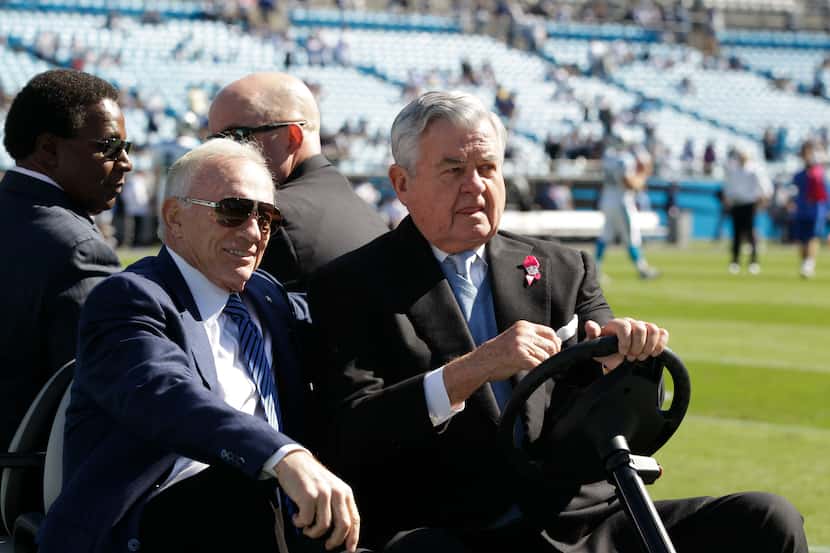 Dallas Cowboys team owner Jerry Jones, left,  speaks with Carolina Panthers team owner Jerry...