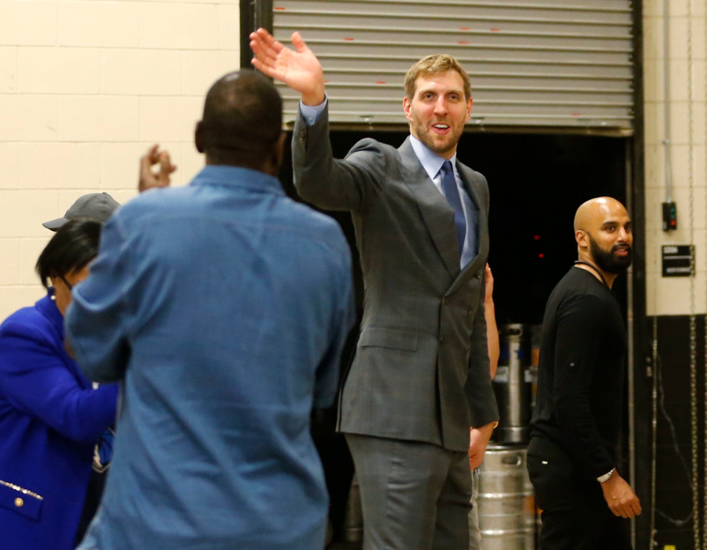 Dallas Mavericks forward Dirk Nowitzki (41) waves goodbye as he prepares to get on the team...