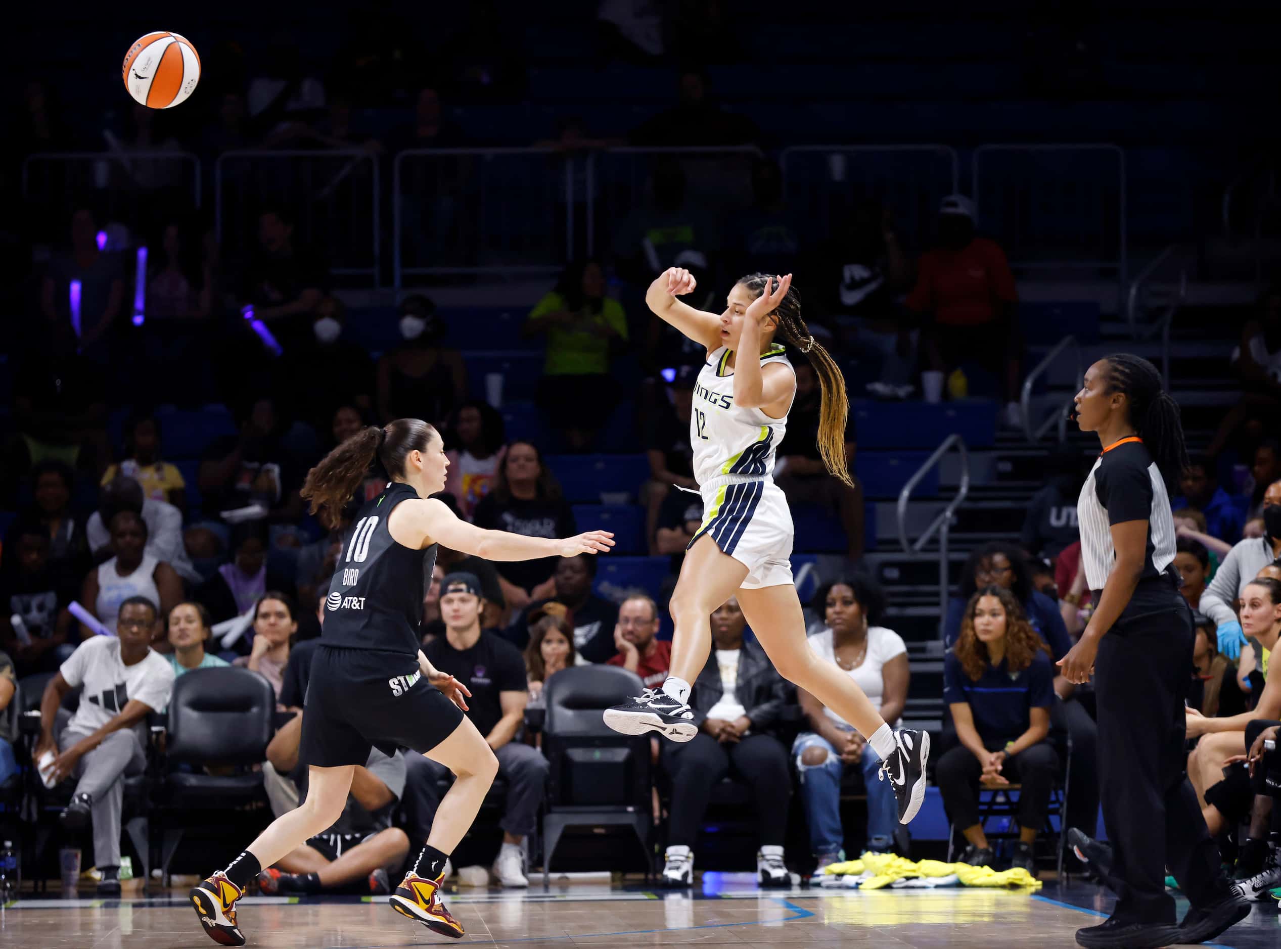 Dallas Wings guard Veronica Burton (12) makes an across the court pass as she’s covered by...