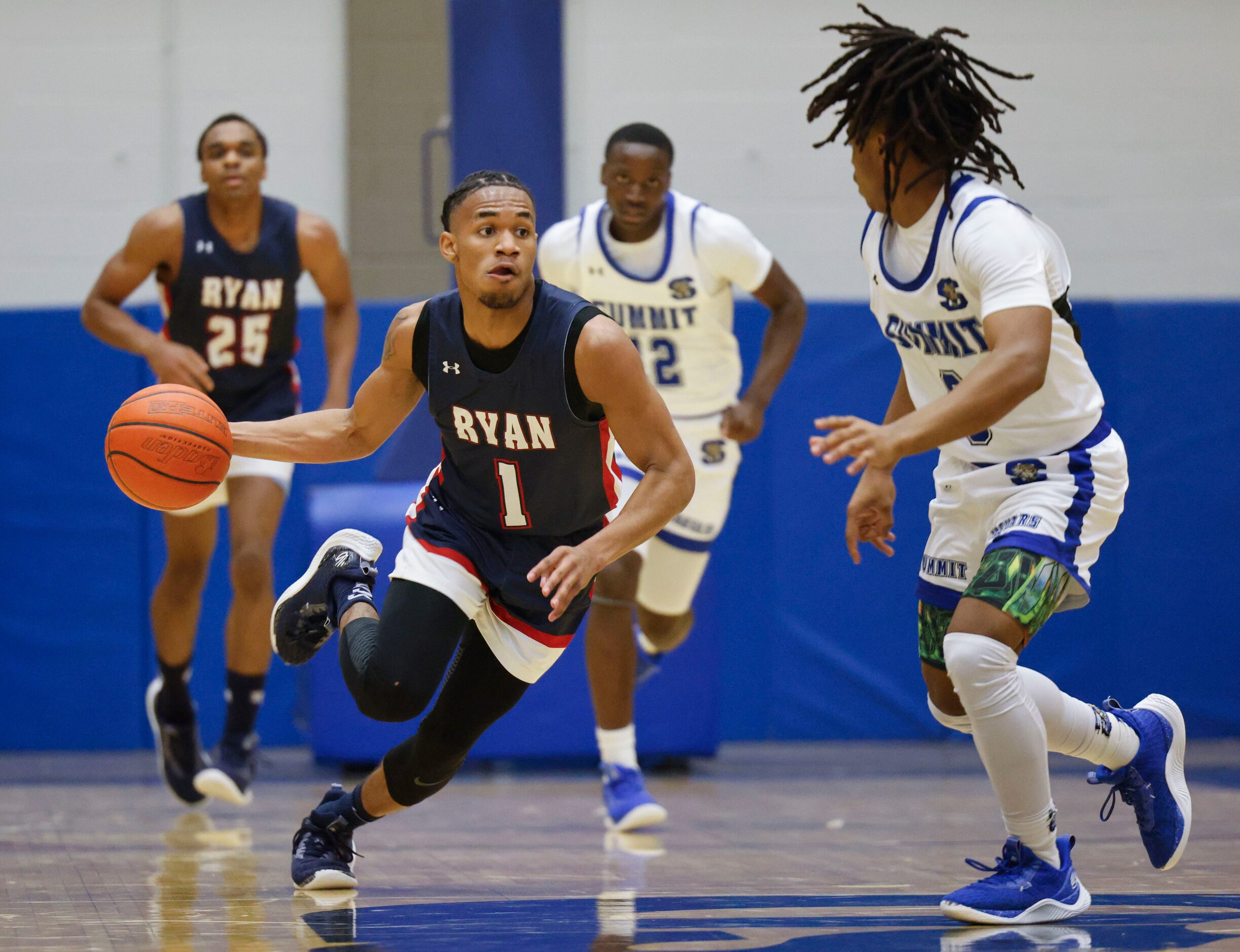 Denton Ryan’s Cedric Dent (1) looks to dribble past Mansfield Summit’s Derrick Brown (right)...