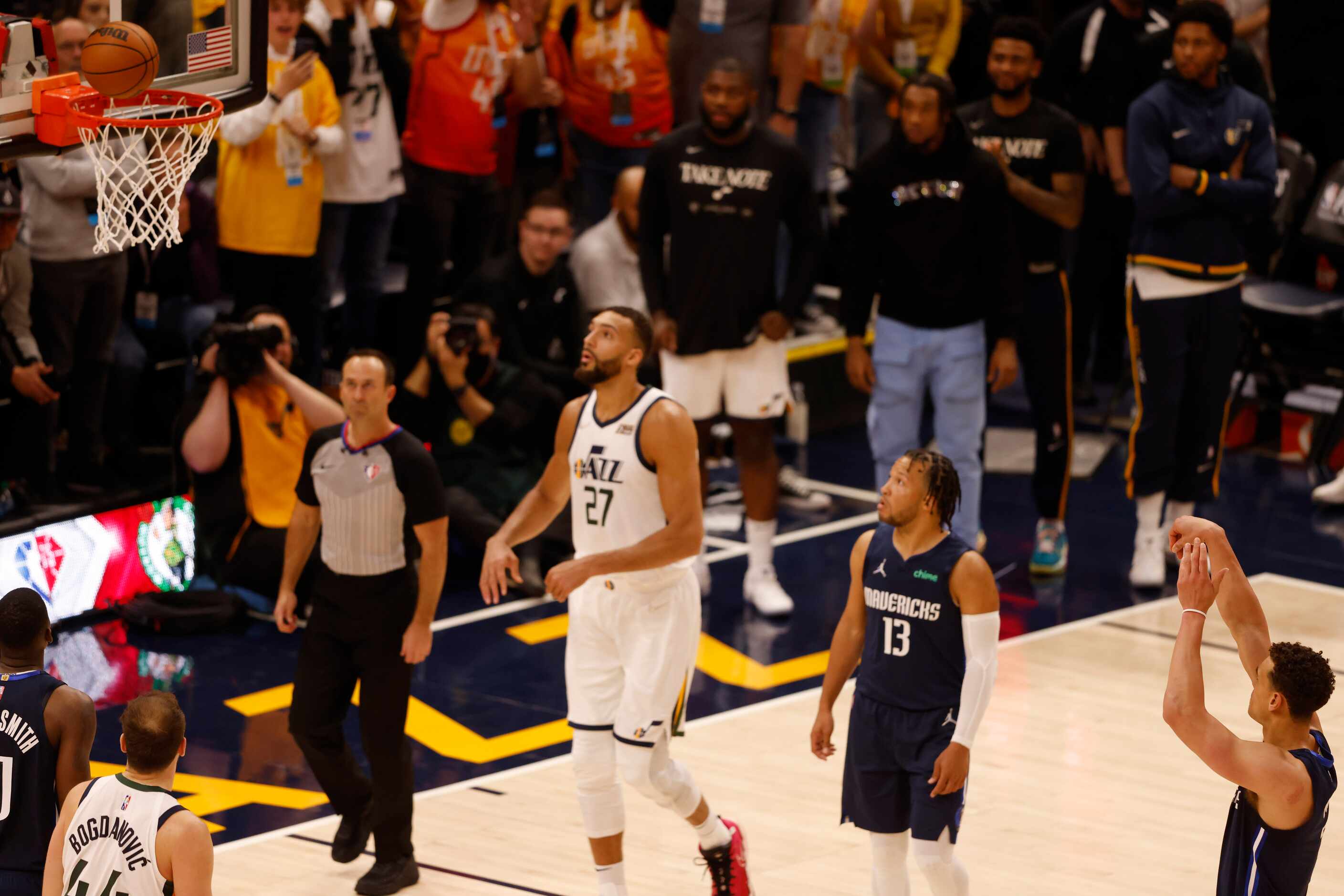 Dallas Mavericks center Dwight Powell (7) shoots and misses both of his free throws with...