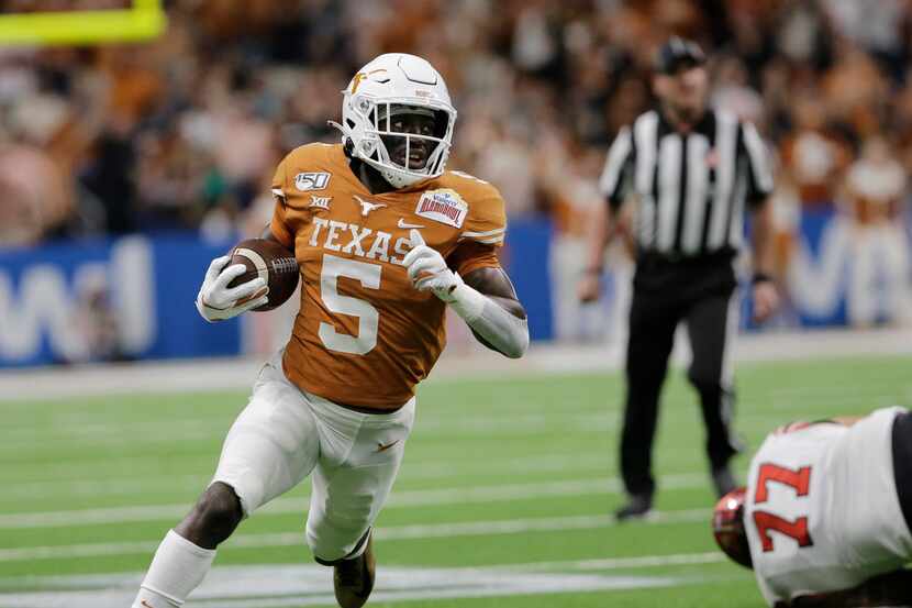 Texas' D'Shawn Jamison (5) returns a punt during the first half of the Longhorns' 38-10 win...
