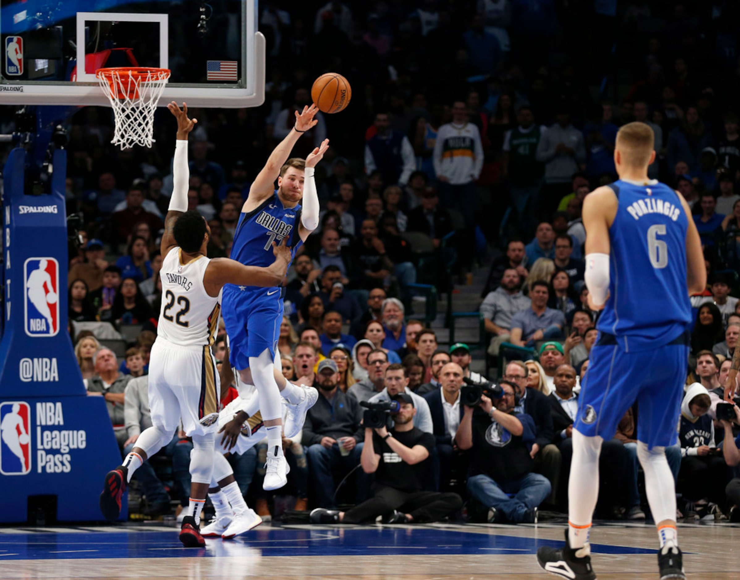 Dallas Mavericks guard Luka Doncic (77) passes the ball out to Dallas Mavericks forward...