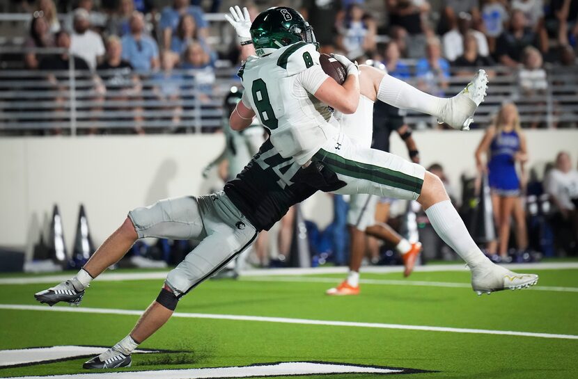 Prosper tight end  Dylan Hinshaw (8) catches a 21-yard touchdown pass as Denton Guyer...