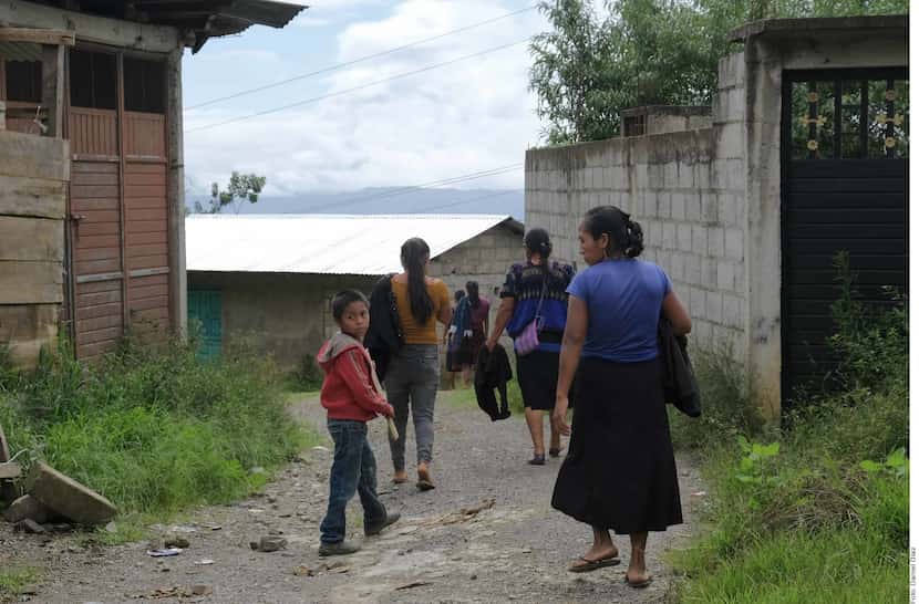 Familias de tsotsiles de Chenalhó, Chiapas, huyeron de su comunidad y se refugiaron en una...