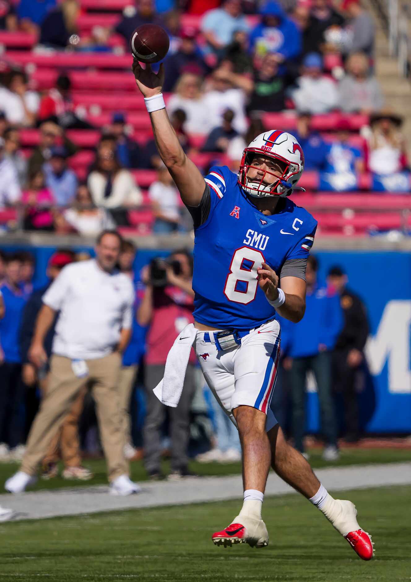 SMU quarterback Tanner Mordecai (8) throws a pass during the first half of an NCAA football...