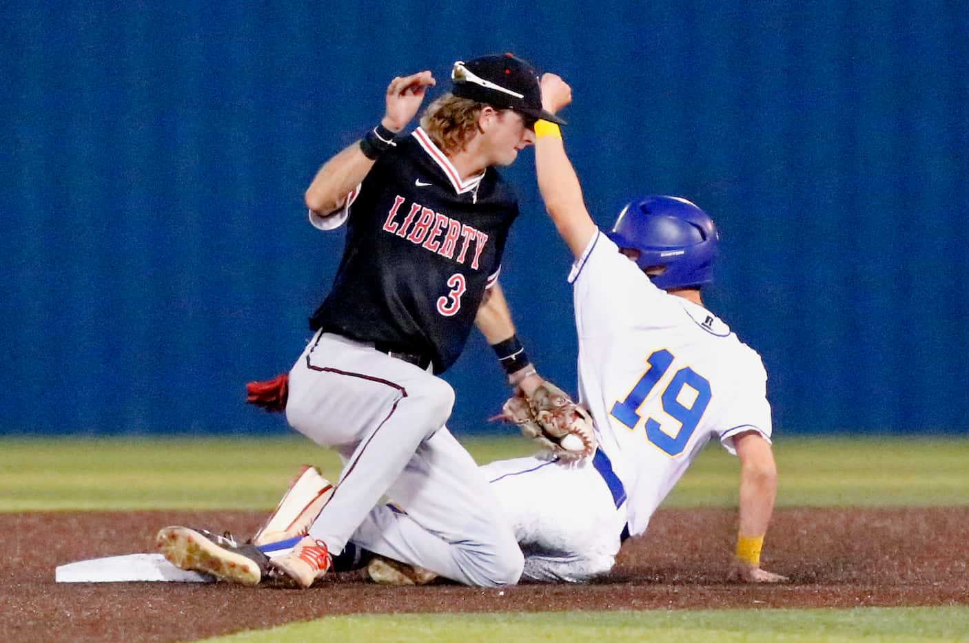 Liberty shortstop Cade McGarrh (3) wasn’t able to get the tag in time to get Frisco base...