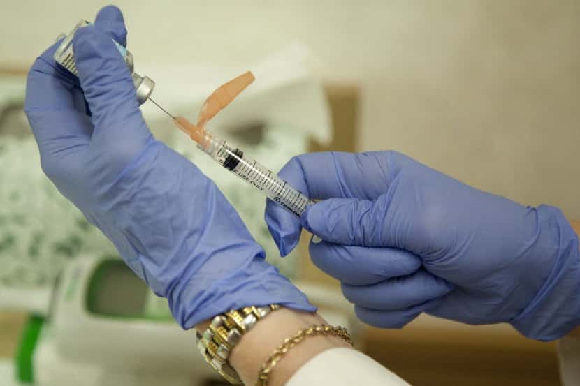 Flu shots still available at Dallas County's shot clinics (DMN/Photo)