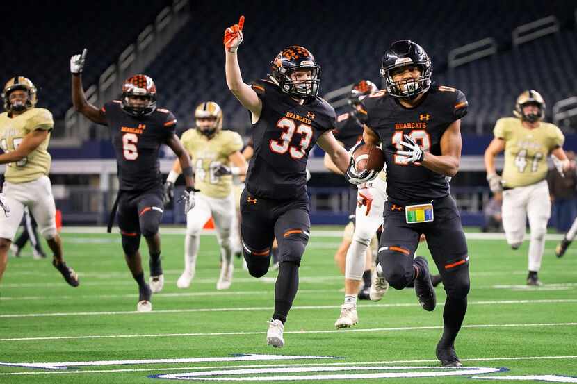 Aledo's Tre Owens (19) scores on a 43-yard punt return as Ryan Anderson (33) and Demarco...