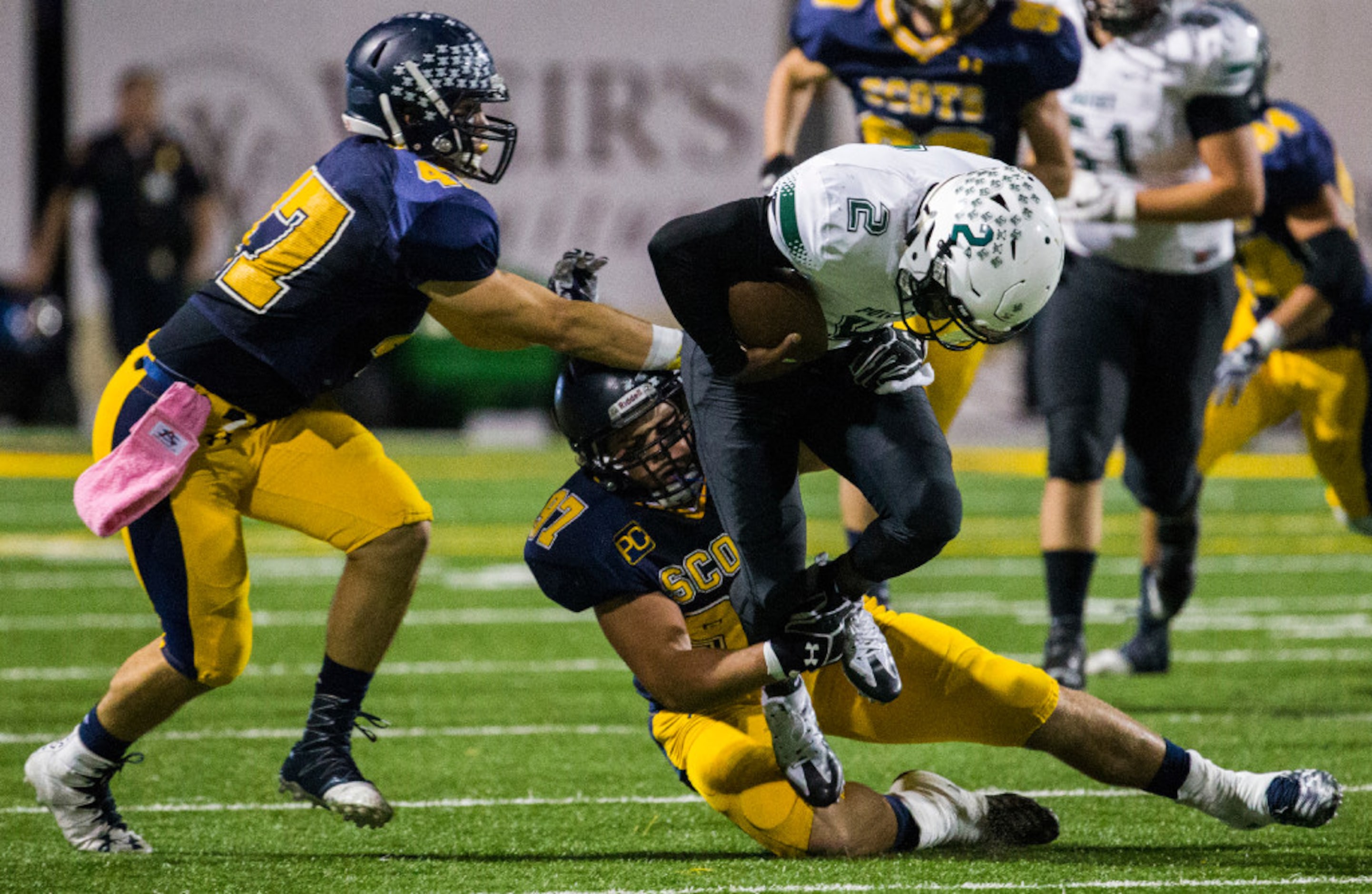 Highland Park inside linebacker John House (47) and nose guard Turner Coxe (97) tackle...