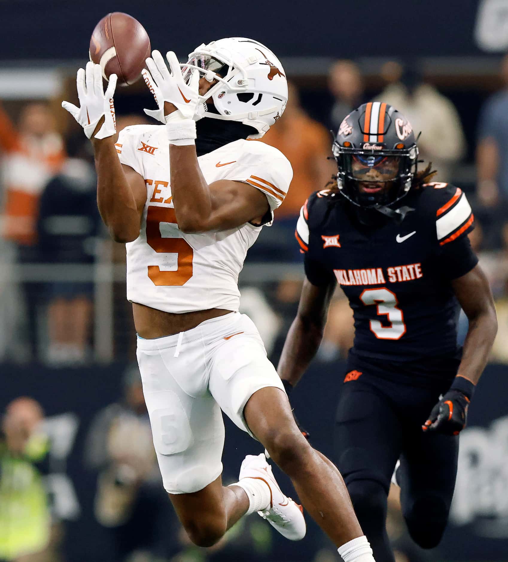 Texas Longhorns wide receiver Adonai Mitchell (5) hauls in a long, second quarter pass in...