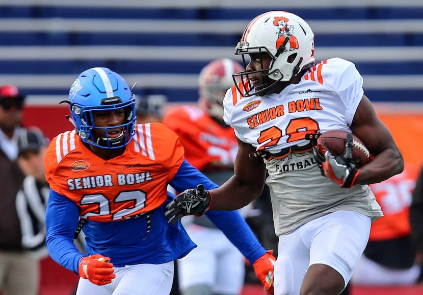 South Squad wide receiver James Washington of Oklahoma State (28) carries the ball past...