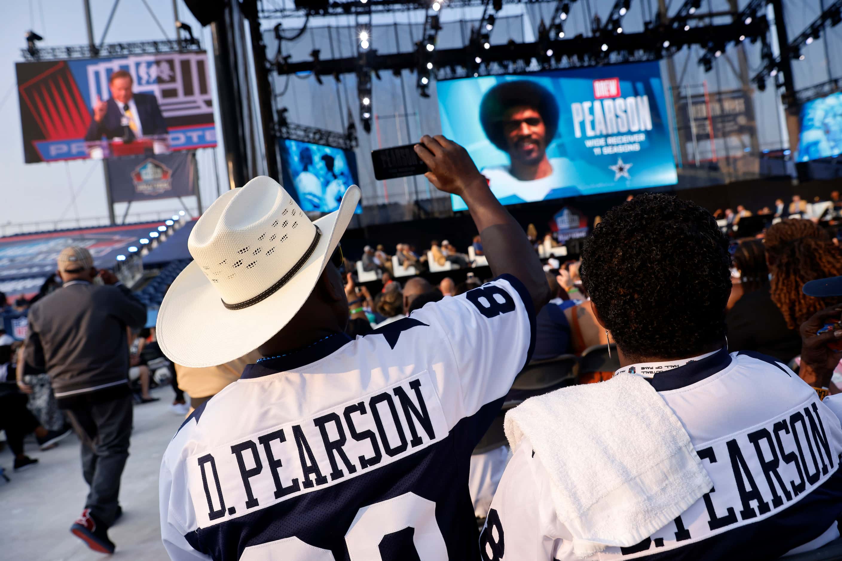 Mike Fisher takes a photo as Pro Football Hall of Fame inductee Drew Pearson of the Dallas...