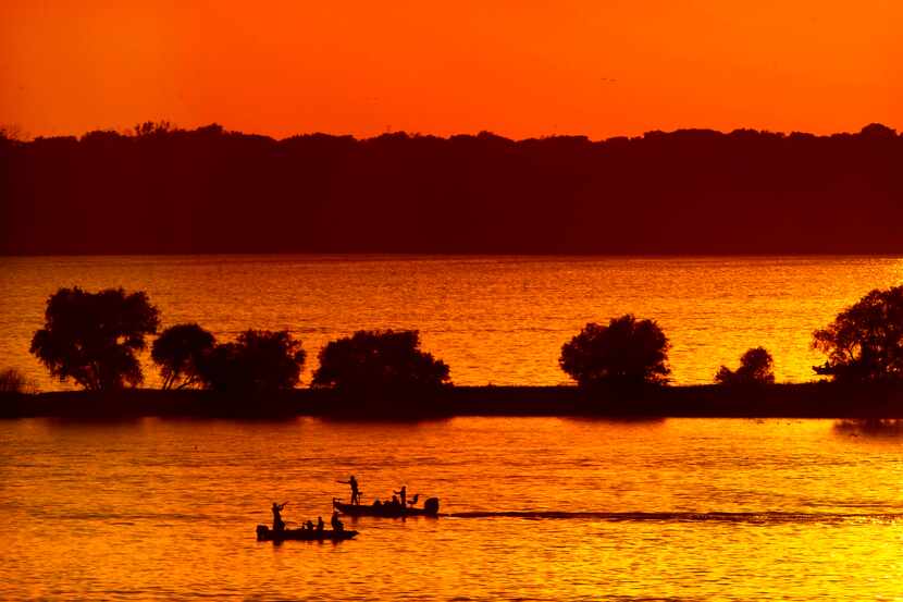 Doesn't a warm, peaceful night on the water on Lake Texoma sound nice?
