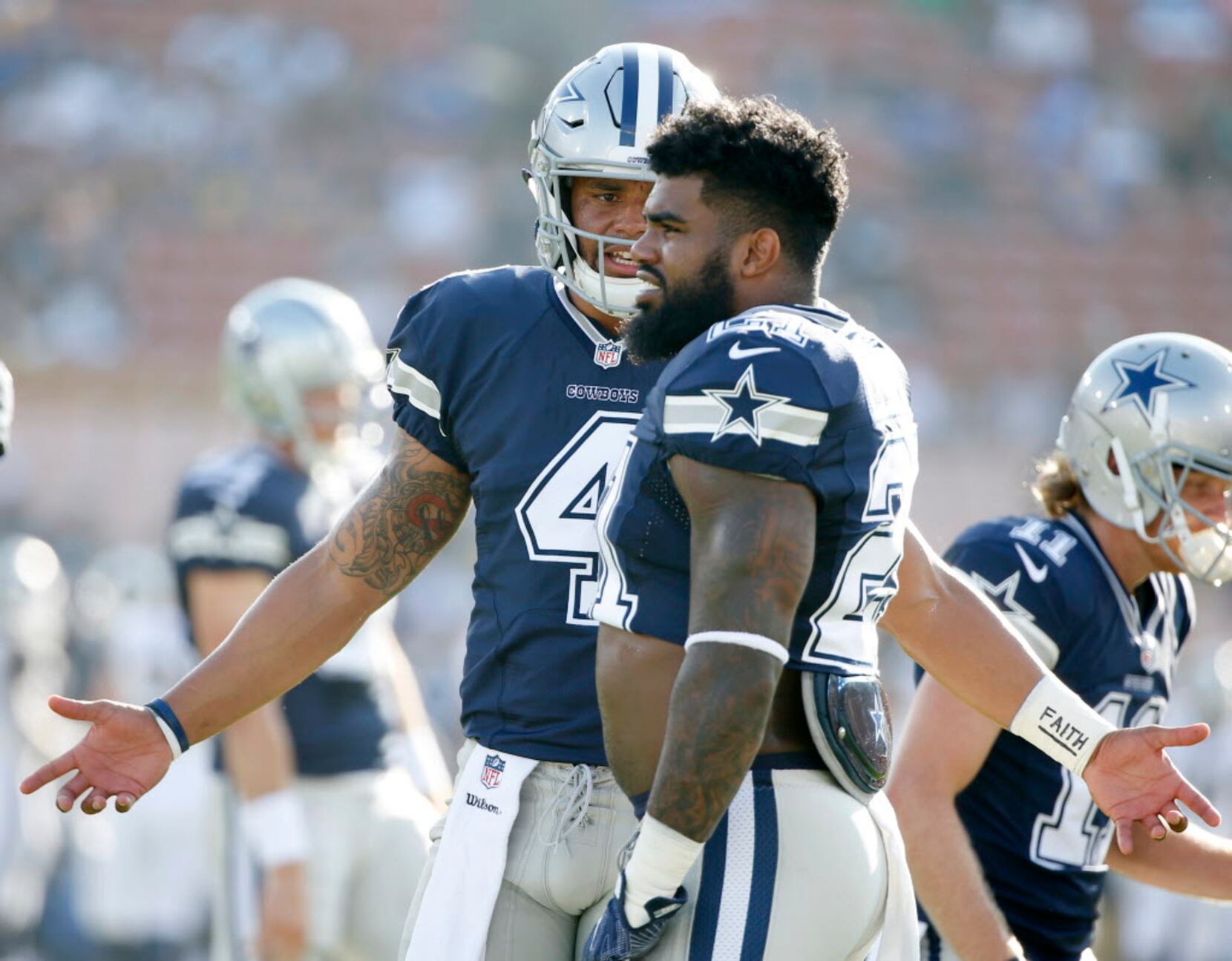 Cowboys Teasing Ezekiel Elliott Surprise for Return to Dallas on Sunday