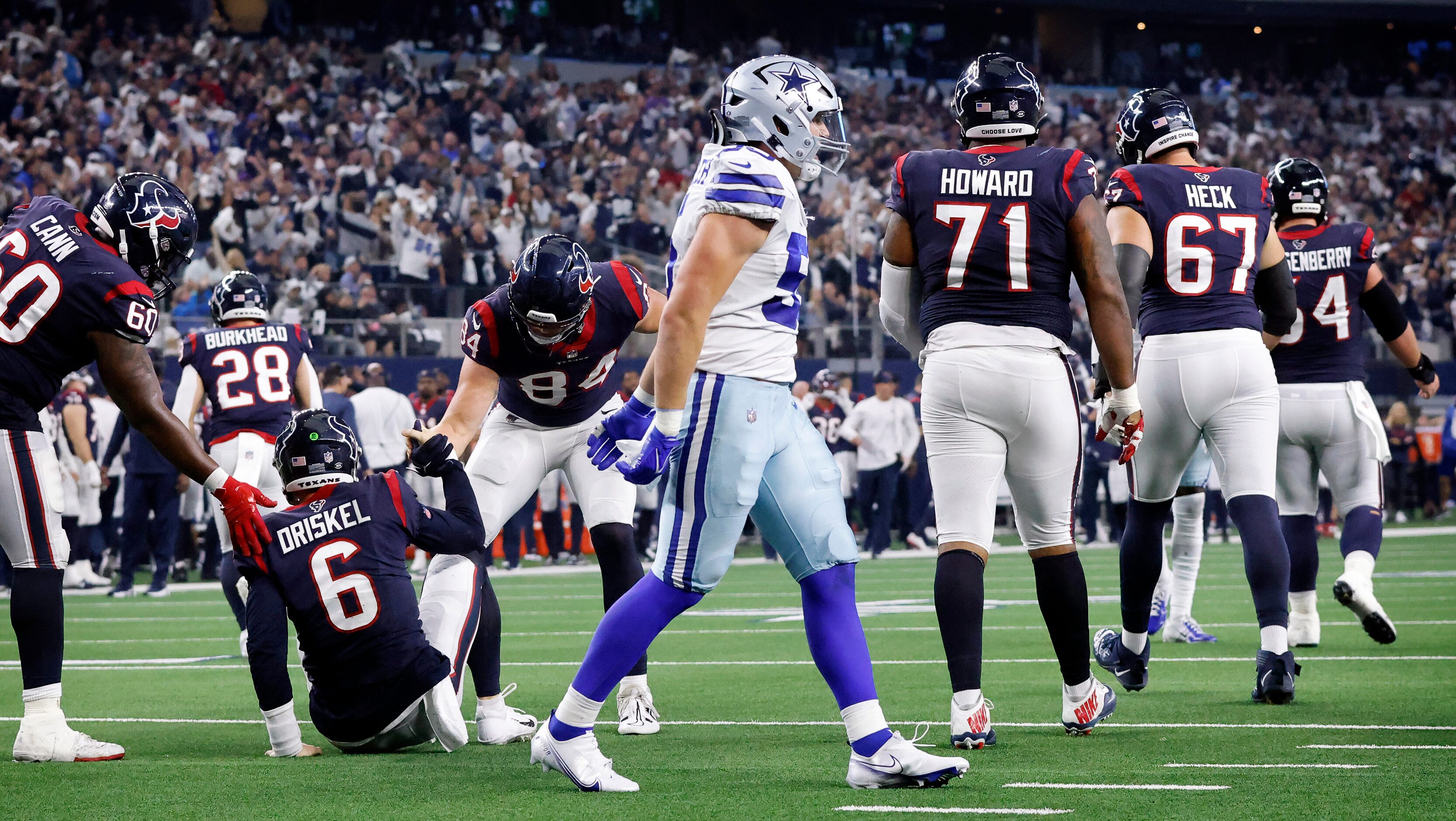 Dallas Cowboys linebacker Leighton Vander Esch (55) celebrates their fourth down stop of...