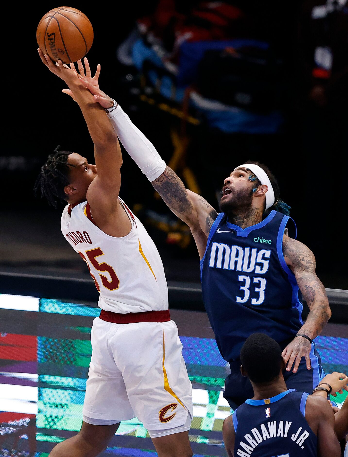 Dallas Mavericks center Willie Cauley-Stein (33) attempts to block a shot by Cleveland...