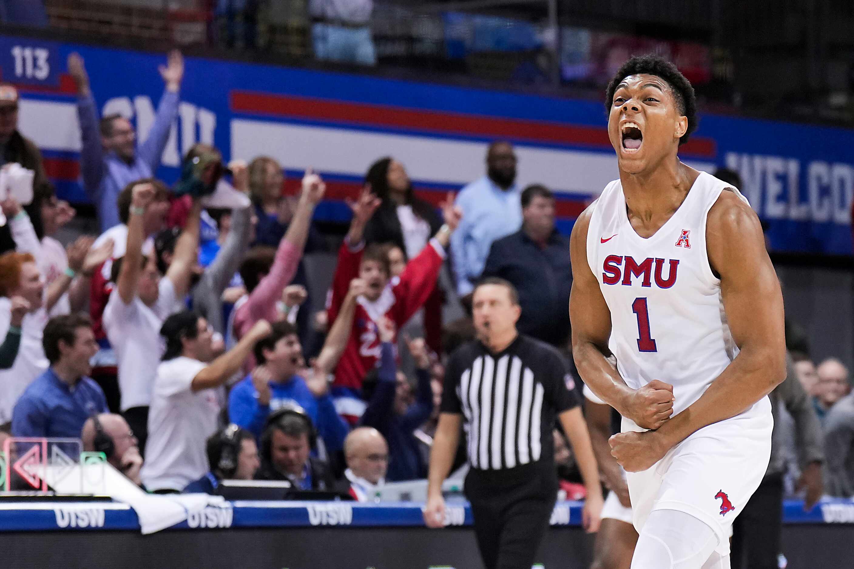 SMU guard Zhuric Phelps (1) celebrates after the final buzzer of a 72-71 victory over Temple...