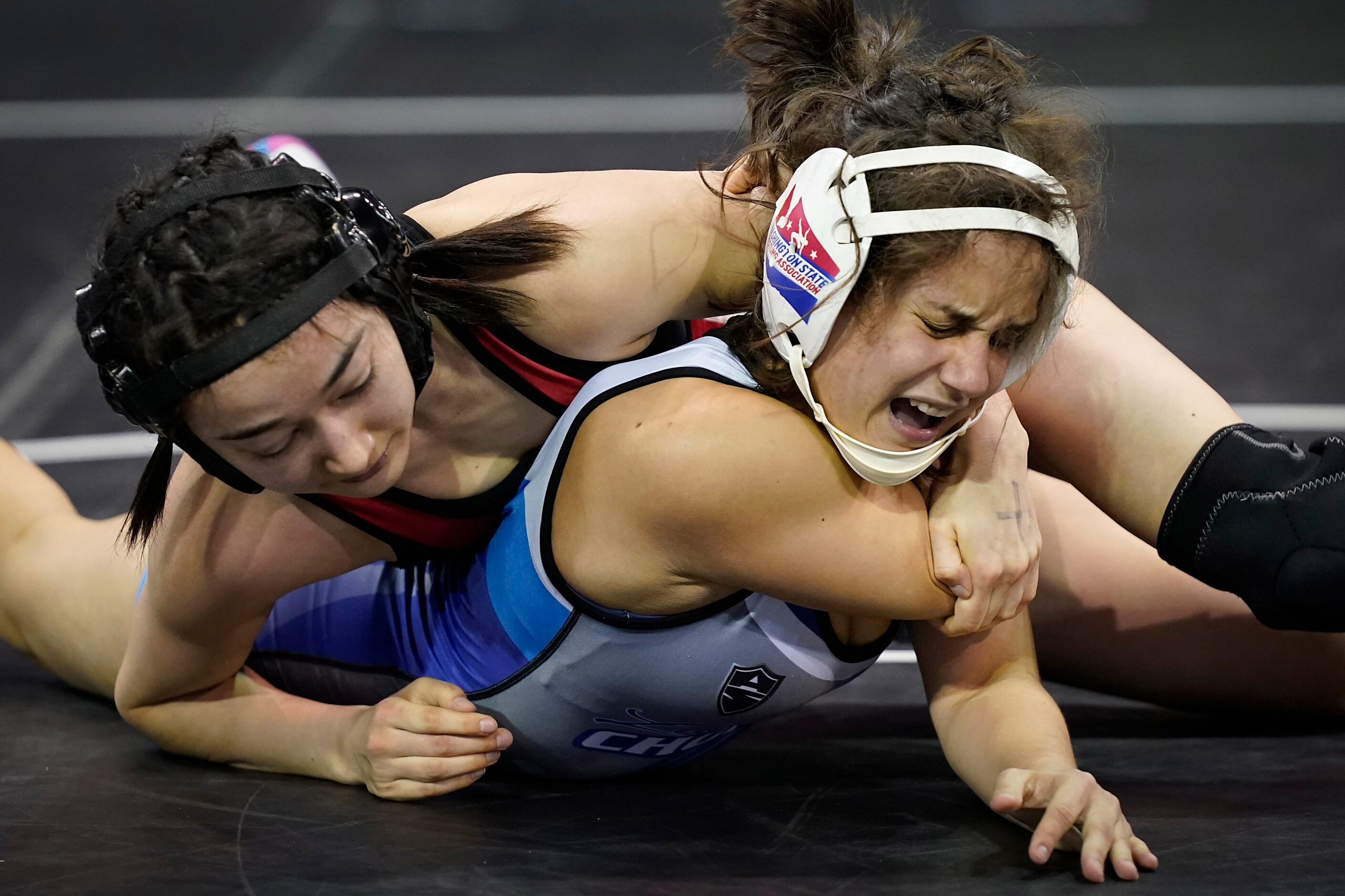 Chelsea Wilson of Rensselaer Polytechnic Institute (left) wrestles Cynthia Diaz of Grays...