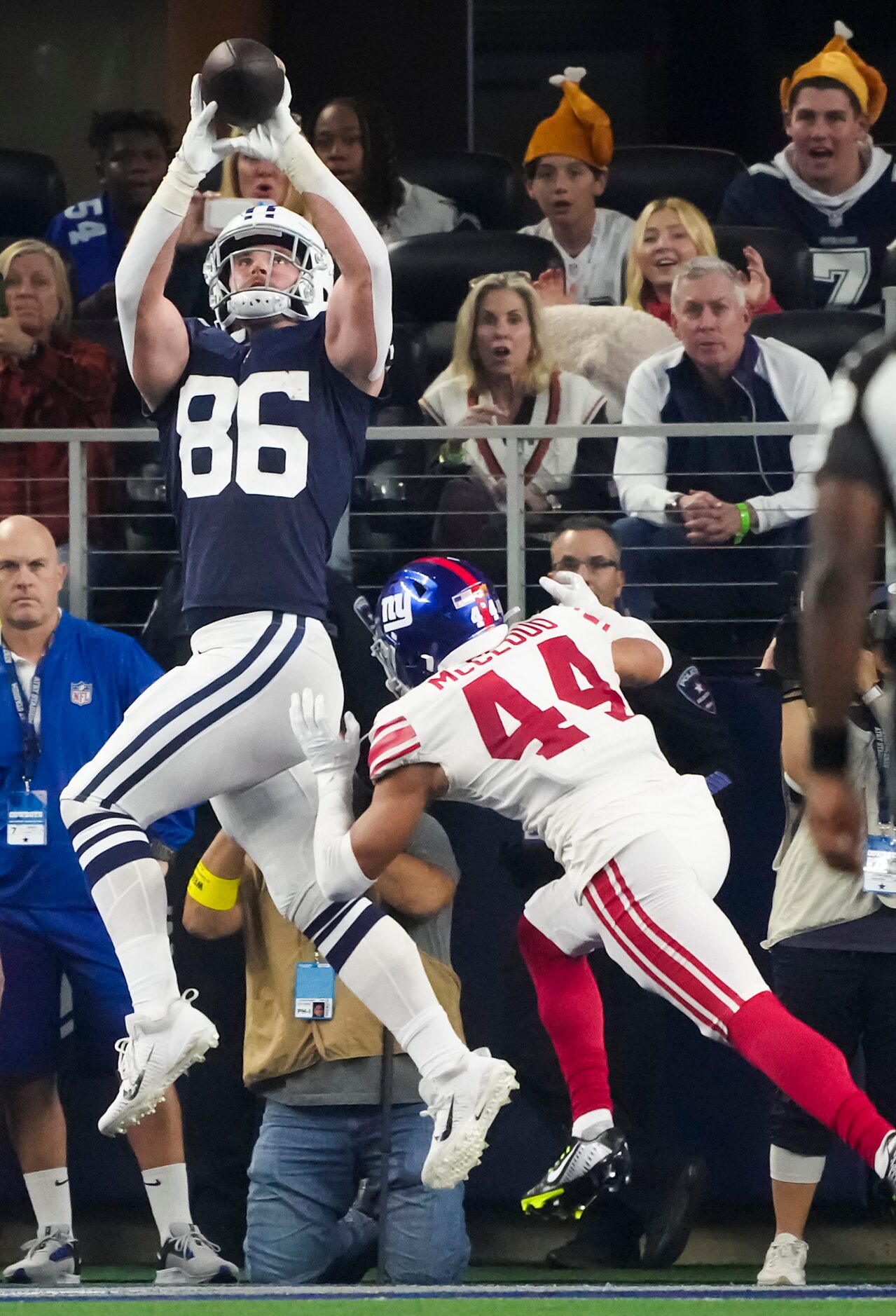 Dallas Cowboys tight end Dalton Schultz (86) catches a touchdown pass as New York Giants...