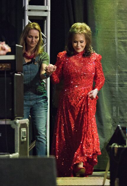 Loretta Lynn makes her grand entrance.  (Thao Nguyen/Special Contributor)
