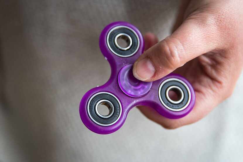 El fidget spinner es el juguete más nuevo y para muchos también el más fastidioso. GETTY...