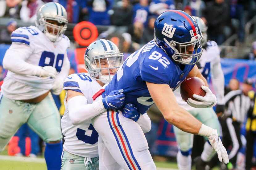 FILE - New York Giants tight end Scott Simonson (82) carries the ball as he is defended by...