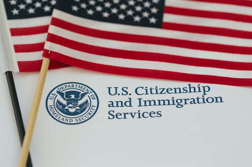 Documentación que incluye el certificado de ciudadanía en Estados Unidos.