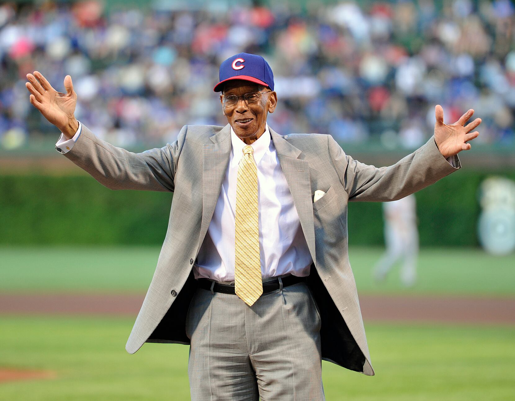 Ernie Banks death: Caregiver says he had $16,000 in assets