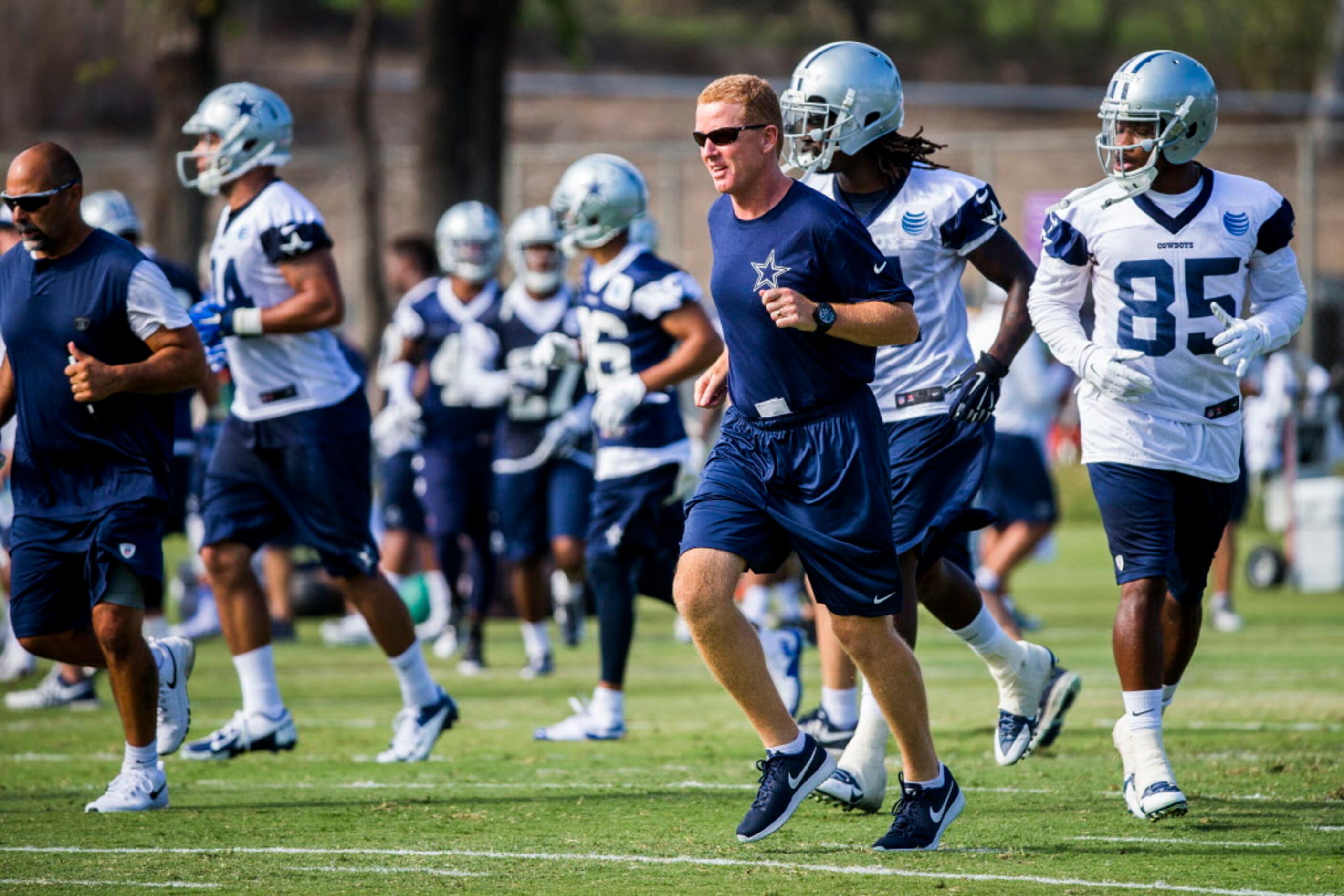 Cowboys WR Dez Bryant throws several punches at CB Tyler