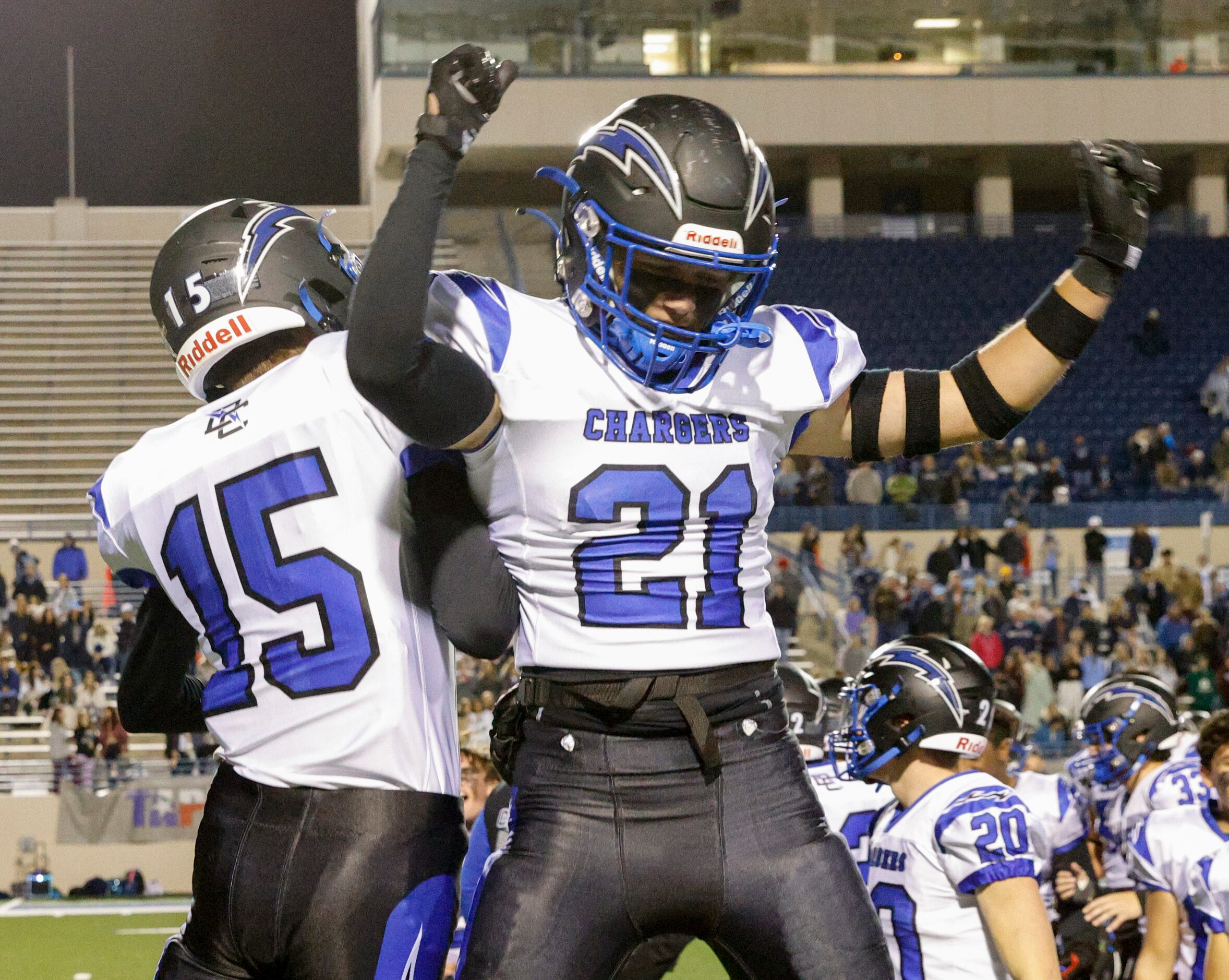 Dallas Christian wide receiver Matthew McKinney (15) and wide receiver Jacob Taylor (21)...