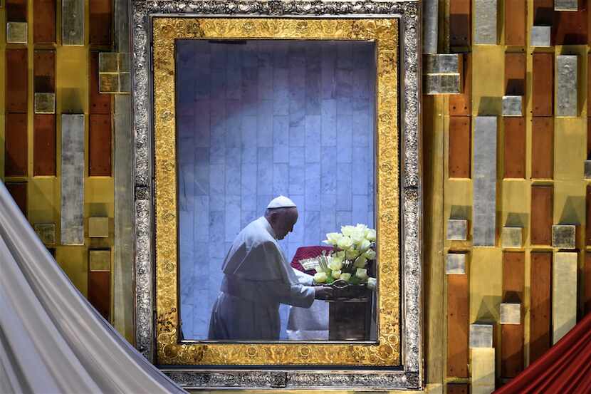 El Papa Francisco rezó a solas ante la Virgen de Guadalupe./GETTYIMAGES 
