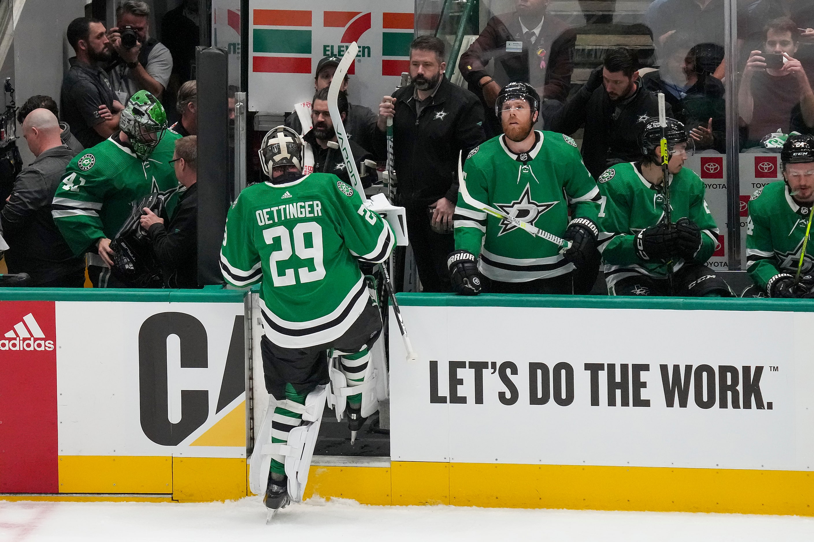 Dallas Stars goaltender Jake Oettinger (29) is replaced by goaltender Scott Wedgewood (41)...