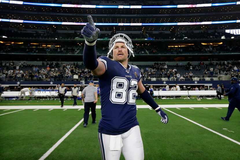 Dallas Cowboys tight end Jason Witten (82) leaves the field after his game against the Los...