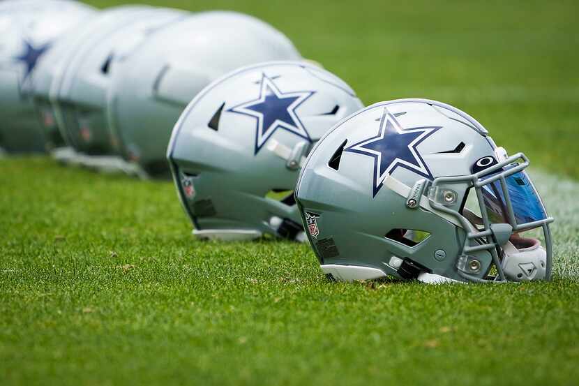 Los Cowboys de Dallas abrirán su campamento de entrenamiento el 22 de julio en Oxnard,...