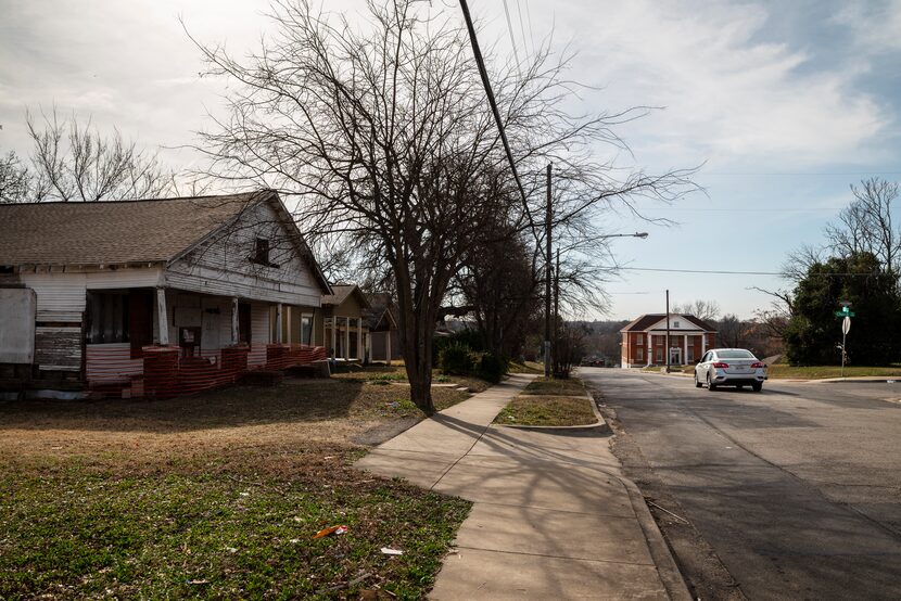 An abandoned home and the Greater El Bethel Missionary Baptist Church in the Tenth Street...