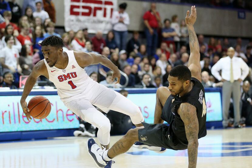 Southern Methodist Mustangs guard Shake Milton (1) and UCF Knights guard Ceasar DeJesus (4)...