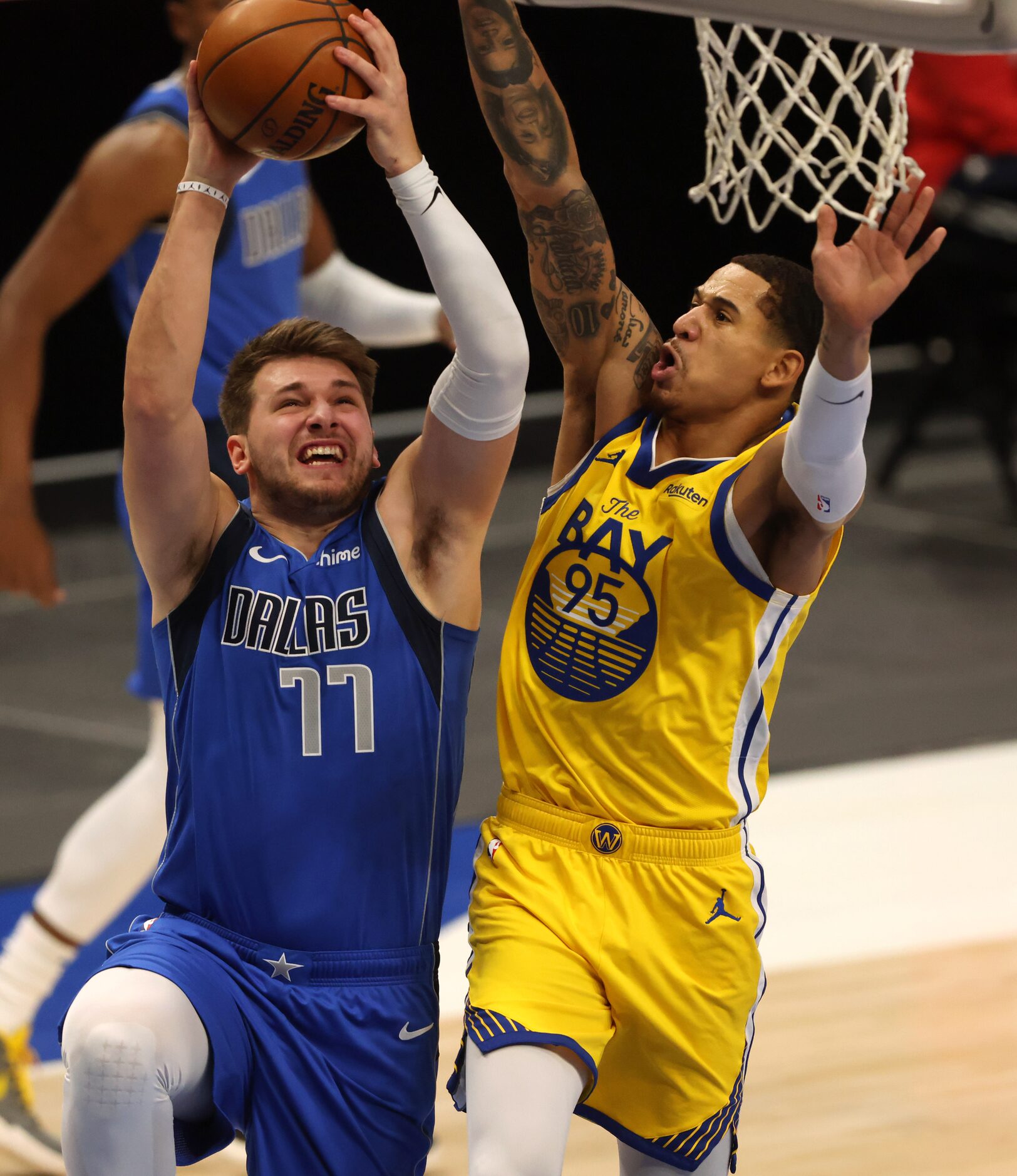 Dallas Mavericks guard Luka Doncic (77) drives to the basket as he is defended by Golden...