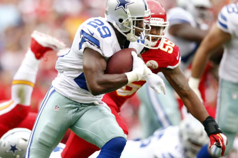 Dallas Cowboys running back DeMarco Murray (29) runs up the field as Kansas City Chiefs...
