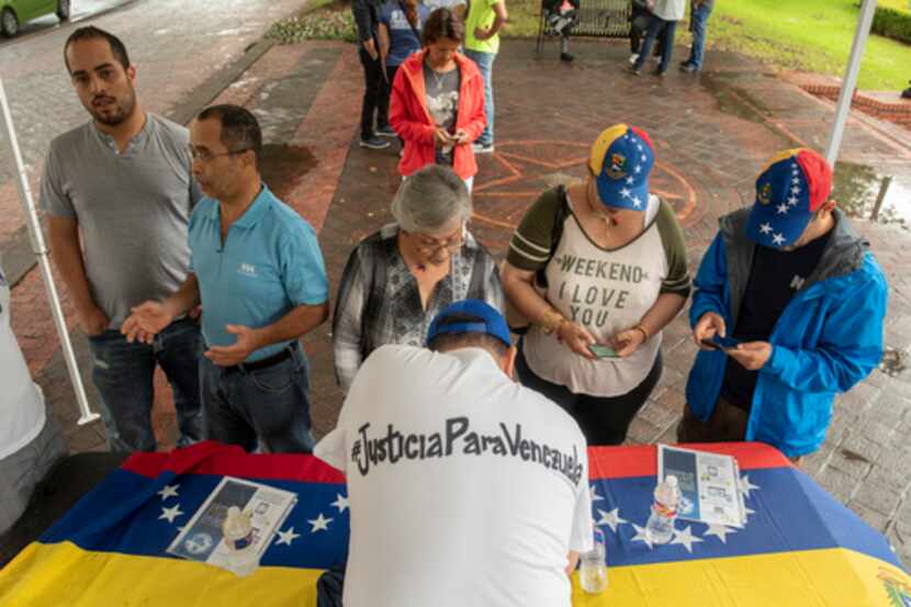 Los venezolanos que en Mayo protestaron por la situación de su país en Ferris Plaza,...