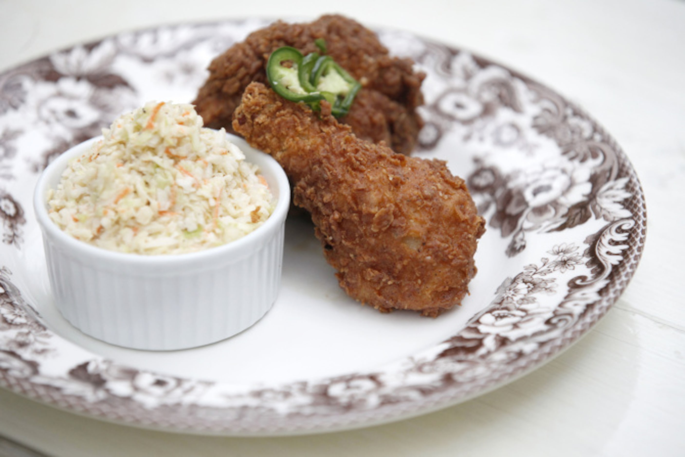 SISSY'S: Fried chicken and coleslaw