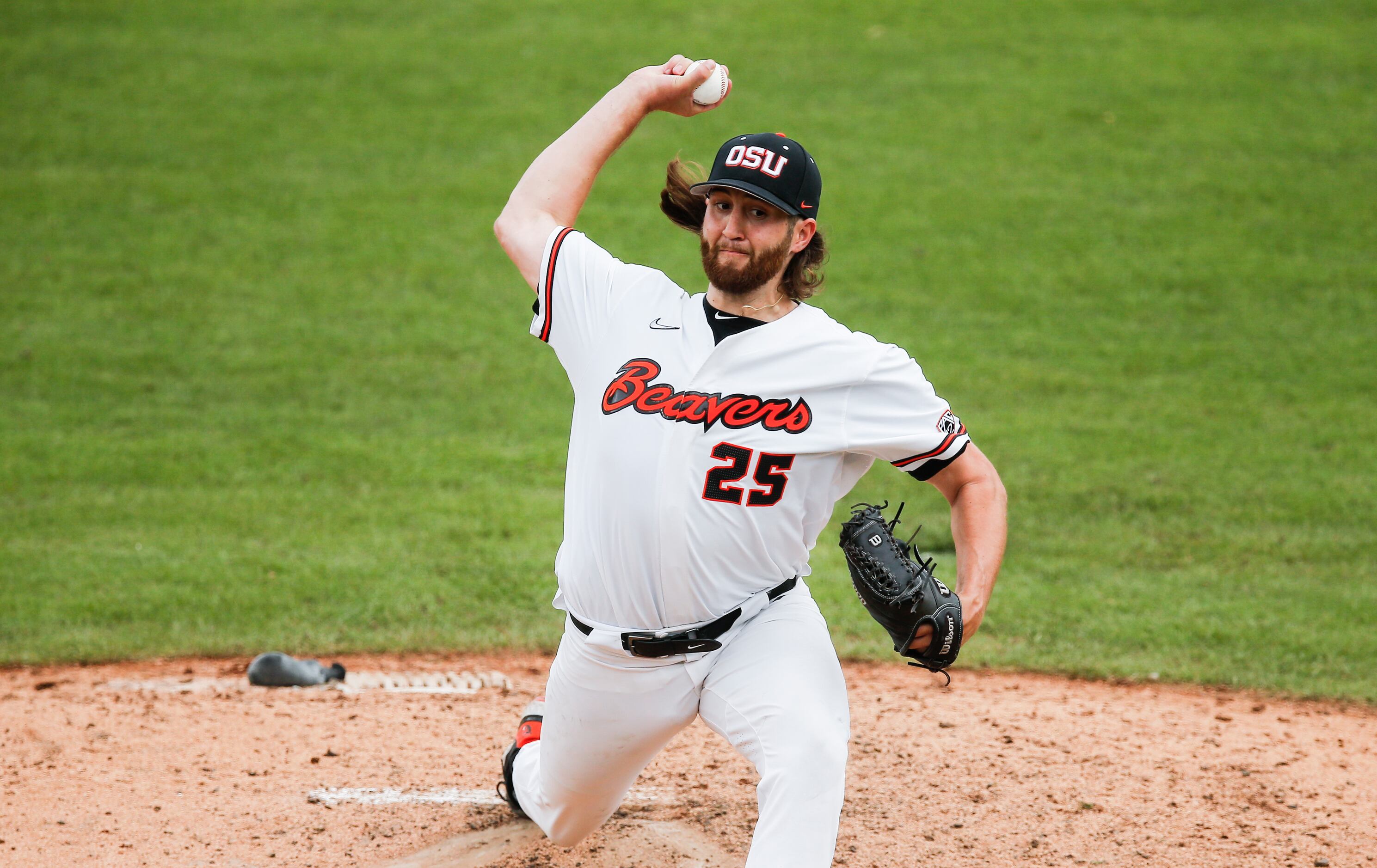 Oregon St. relief pitcher Joey Mundt (25) throws in the seventh inning during the NCAA Fort...