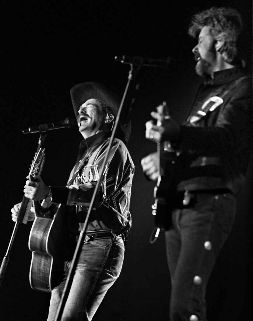 Brooks and Dunn perform their  country tunes at Starplex.