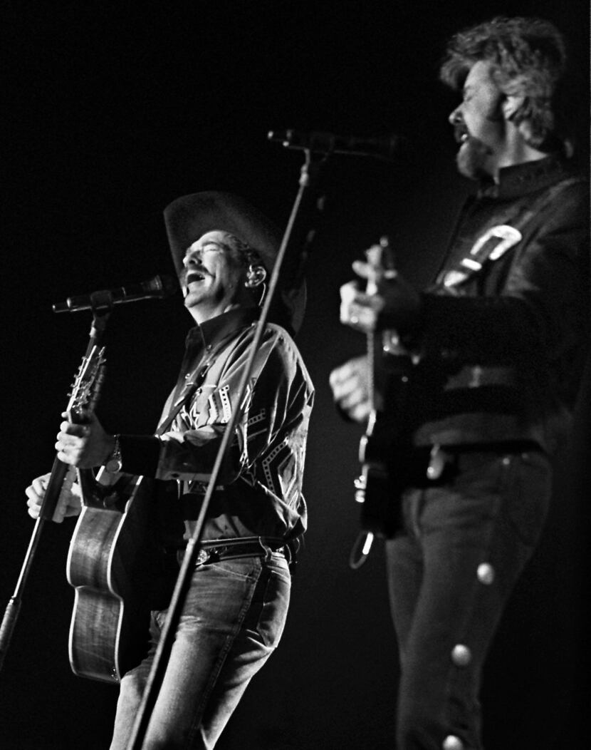 Brooks and Dunn perform their  country tunes at Starplex.