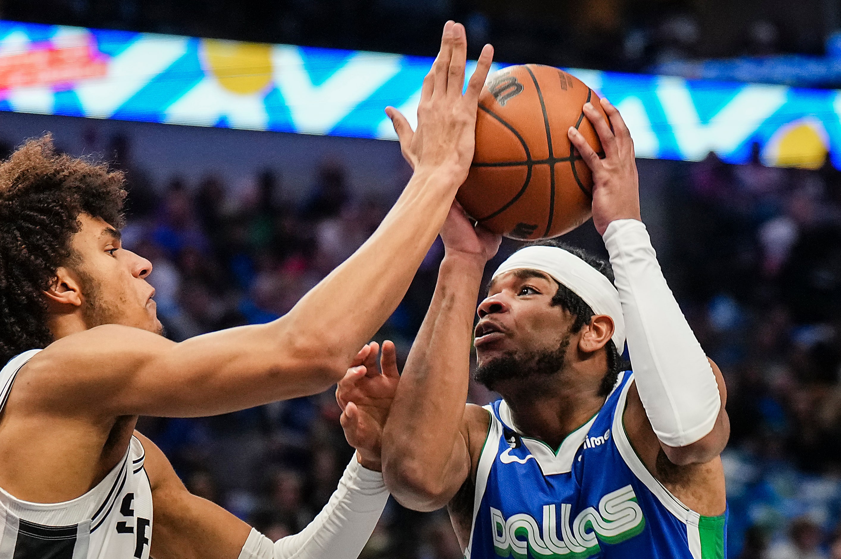 Dallas Mavericks guard Jaden Hardy (3) drives to the basket against San Antonio Spurs...