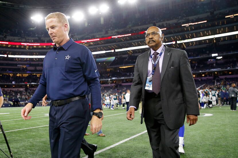 Dallas Cowboys head coach Jason Garrett exits the field after losing to the Philadelphia...