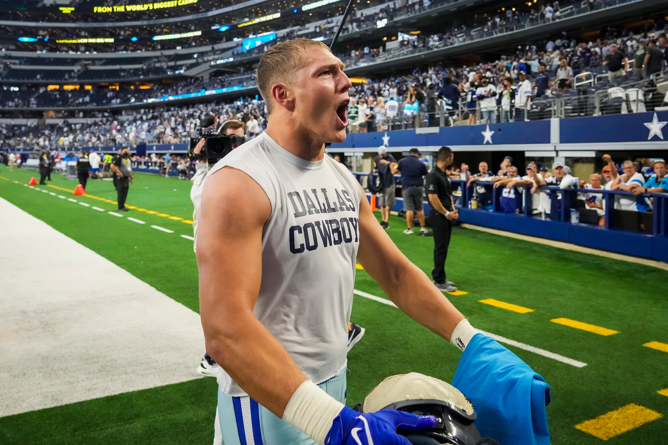 Dallas Cowboys outside linebacker Leighton Vander Esch lets out a yell as he leaves the...