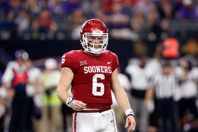 Oklahoma Sooners quarterback Baker Mayfield (6) waits for the play clock to wind down in the...